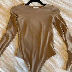 Aritzia Contour Long Sleeve Bodysuit - Nude/ Beige